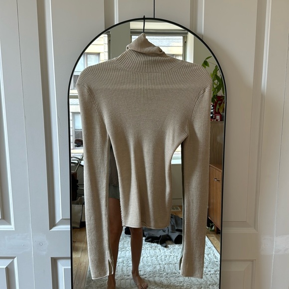 Alice and Olivia beige 100% wool turtleneck - Picture 2 of 4